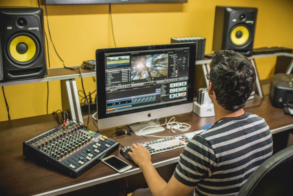 Corte, montaje y edición de videos y programas en Bogotá.